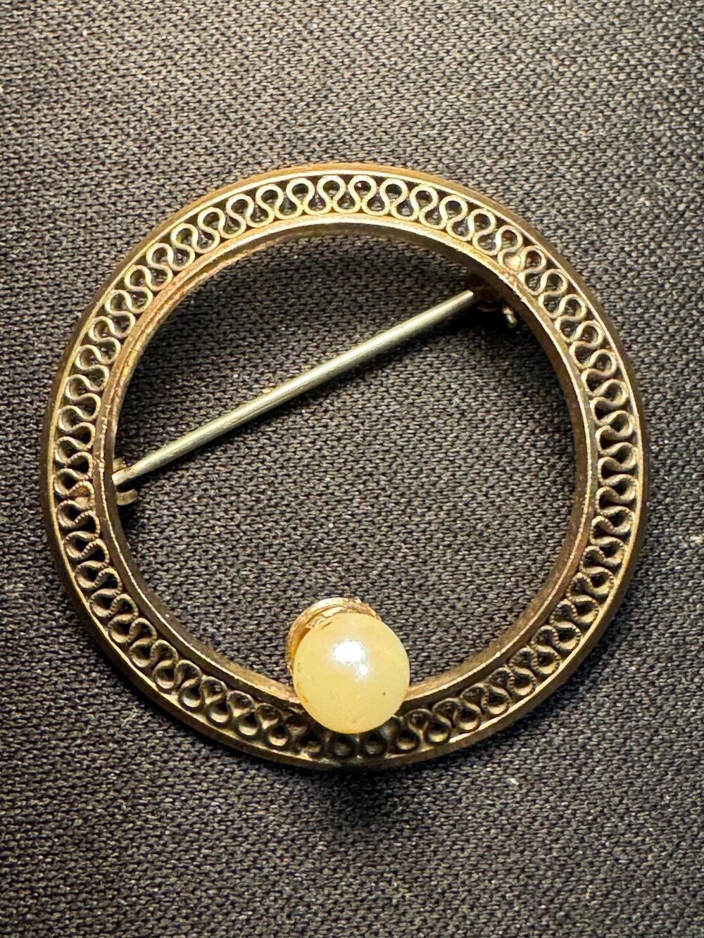 Vintage 1/20 12k Gold Filled Circle Real Pearl Brooch Filigree